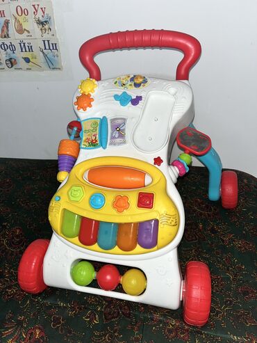 детские стульчики: Ходунок-каталка для детей 
состояние 8/10
цена 1000с(уступка будет)