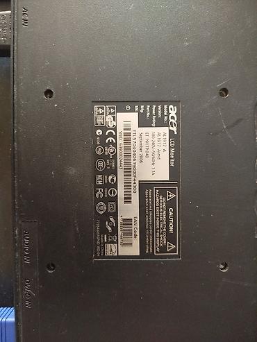 Monitori: Retro Acer monitor sa zvucnicima.
Bez postolja — 9