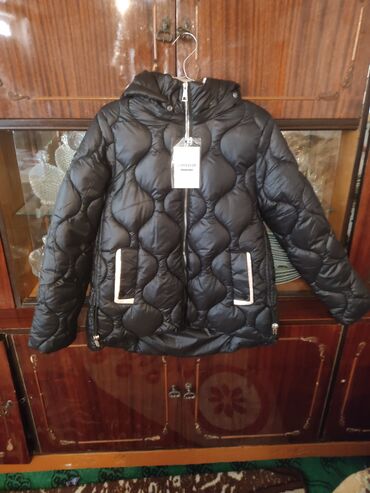 детские вязаные кроссовки: Qara rəngli şişmə uşaq gödəkçəsi - Model: Kapüşonlu, ön hissədə tam