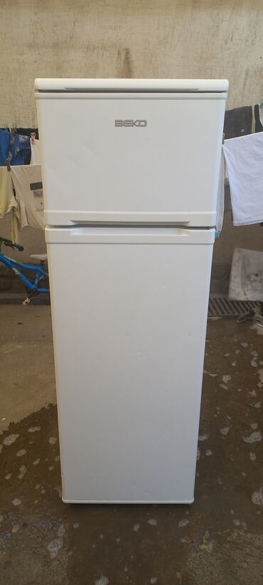 скупка старой бытовой техники: Холодильник BEKO, двухкамерный, верхняя морозильная камера. Не