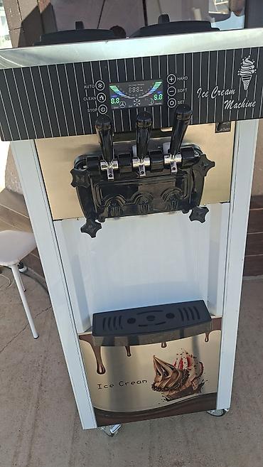 Фризер для мягкого мороженого (Ice Cream Machine), напольный, с тремя — 1