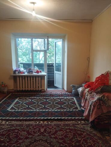 арендовать квартиру для офиса: 1 бөлмө, 27 кв. м, Жатакана жана мейманкана түрүндө, 3 кабат, Эски ремонт