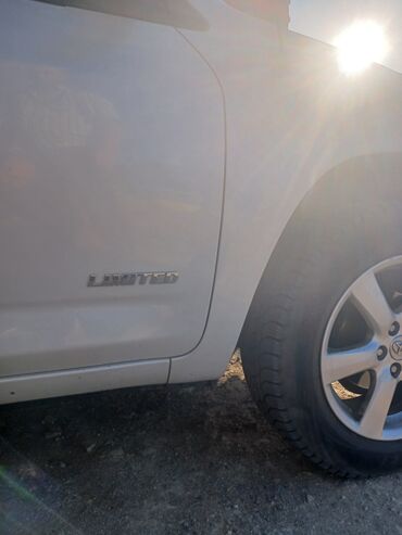 Toyota: Toyota RAV4: 2.4 l | 2007 il — 5