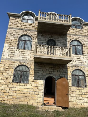 kupçalı həyət evi: 5 otaqlı, 300 kv. m, Təmirsiz