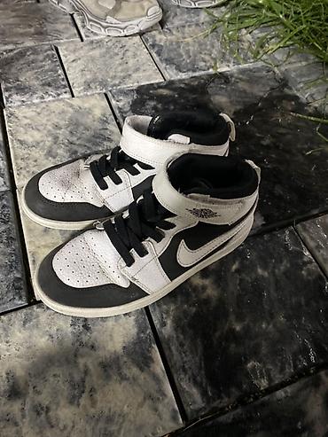 Детская обувь: Кроссовки Nike Air Jordan 1 Mid (детские/подростковые) - Тип — 3