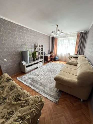 дом ысык кол: 3 комнаты, 58 м², 104 серия, 2 этаж, Старый ремонт