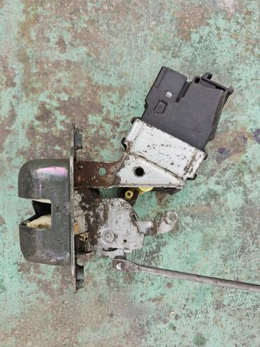 Замки: Замок багажника Subaru 1995 г., Б/у, Оригинал, Германия — 4