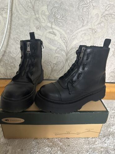 кожанные ботинки: Женские кожаные ботинки челси на массивной платформе. Теплые, удобные