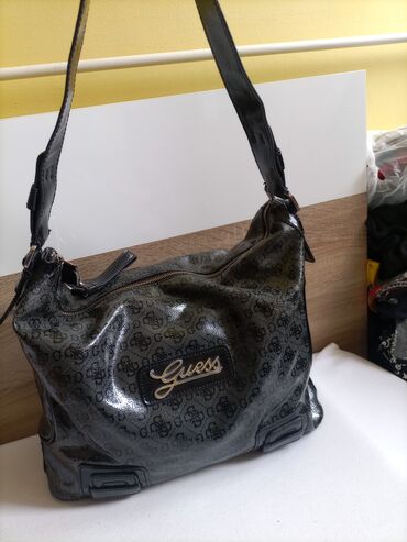 Torbe: Torba za rame, Guess, Materijal: Lakovana koža — 1