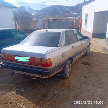 машине сатылат: Audi 100: 1988 г., 2 л, Механика, Бензин, Седан