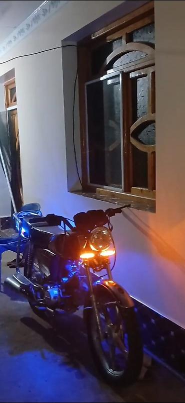 fara chanqan: Moped/motosiklet – 4 vitesli, benzinlə işləyən, bir silindrli motor — 2