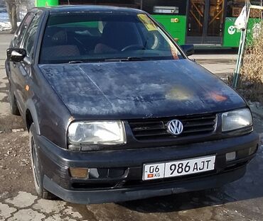 Volkswagen: Volkswagen Vento: 1993 г., 2 л, Механика, Бензин, Седан