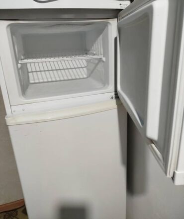 холодильные установки: Холодильник Б/у, Двухкамерный