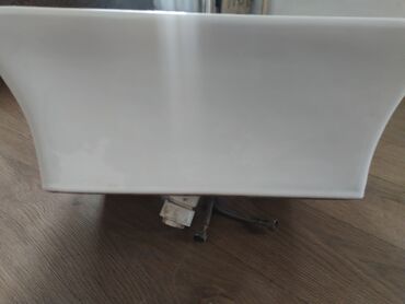 WC šolje i lavaboi: Lavabo sa cesmom izgreban unutra (uslikano — 6