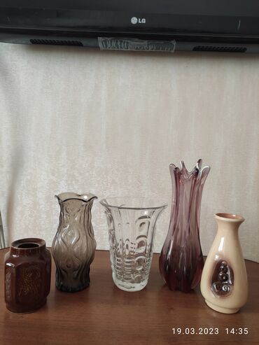 ваза декор: Продаю вазы. Все целые, без сколов. 1 штука - 200 сом. Забрать можно в