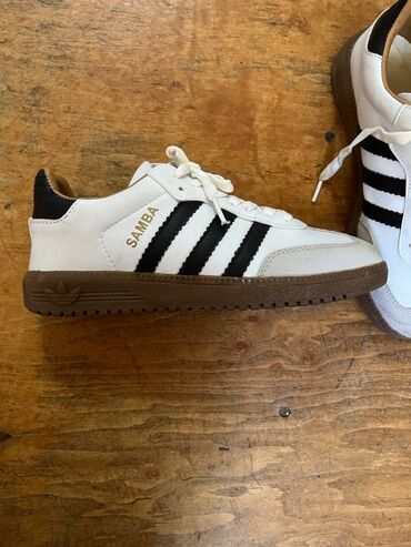 adidas qaçış üçün qadın krossovkaları: Adidas, Ölçü: 38, rəng - Ağ, İşlənmiş