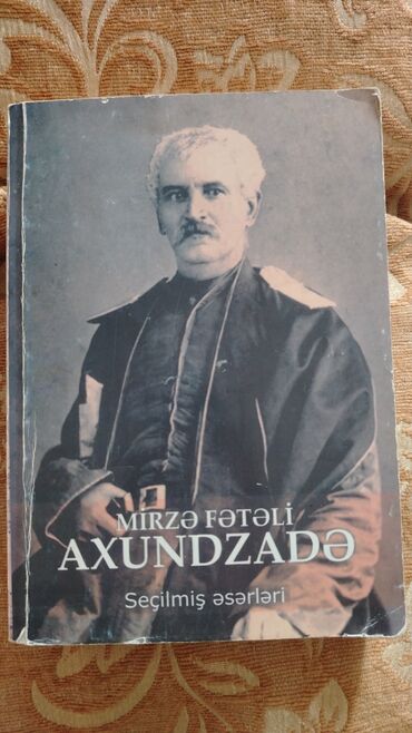 Bədii ədəbiyyat: Gördüyünüz bütün kitablar satılır. Hər biri üzərindəkinin YARI — 21