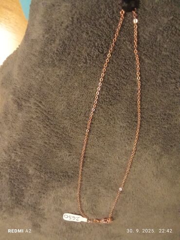 Prstenje: Srebrne minđuše sa kukicom i privjeskom u obliku suze. Centralni deo na lalafo.rs — 12 Prstenje: Srebrne minđuše sa kukicom i privjeskom u obliku suze. Centralni deo — 12