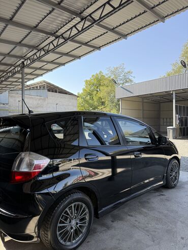 купить маленькую машину недорого: Honda Fit: 2009 г., 1.5 л, Вариатор, Бензин, Хэтчбэк
