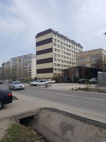 Другая коммерческая недвижимость: Продам коммерческое помещение с ремонтом в районе мкрн Учкун СК Азат
