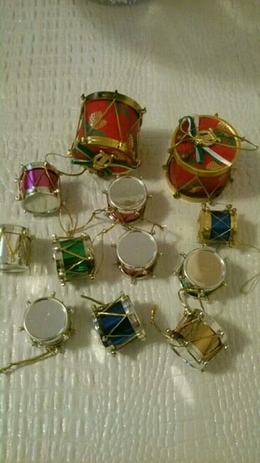 Yeni il oyuncaqları və bəzəkləri: Ёлочные игрушки. Каждое фото по 3 маната. Есть ещё ёлочные игрушки — 5