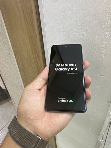 чехлы на 12: Samsung Galaxy A51, Б/у, 64 ГБ, цвет - Голубой, 2 SIM