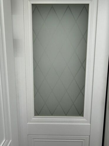 стеклянный стол: Ички эшик айнек менен, Боёлгон, түсү - Ак