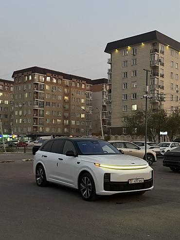 li 9 max: Lixiang L7: 2023 г., 1.5 л, Автомат, Гибрид, Кроссовер — 1