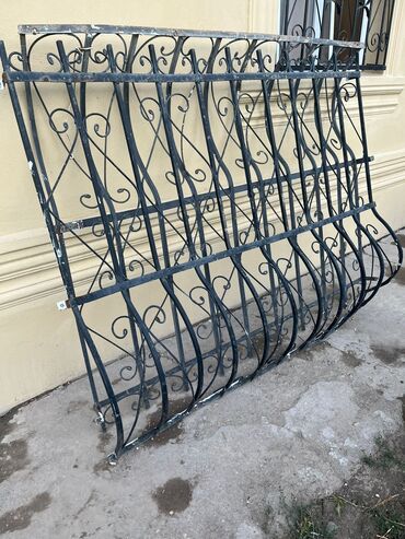 Alçipan: Dəmir pəncərə barmaqlığı - Material: qalın profilli metal/dəmir -