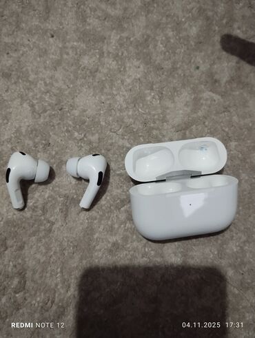 розовые наушники: Airpots цвет белый, новый