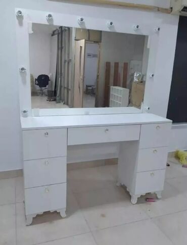 Sifarişlə manikür masaları: Gözəllik salonları və vizaj studiyaları üçün peşəkar vizaj/saç ustası — 9