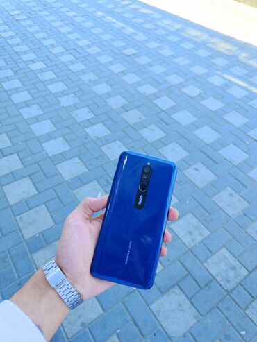 xiomi 13: Xiaomi Redmi 8, 64 ГБ, цвет - Синий, 
 Кнопочный, Отпечаток пальца