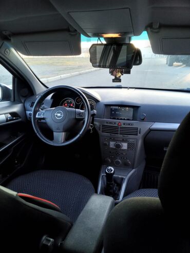 Opel: Opel Astra H Caravan (universal), boz rəng. - Kuzov: 5 qapılı — 7