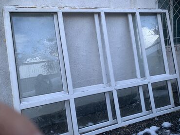 каркас дома: Большое деревянное оконное блок-секционное полотно с остеклением