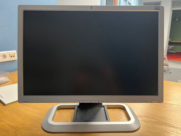 Monitorlar: HP L2045w 20"