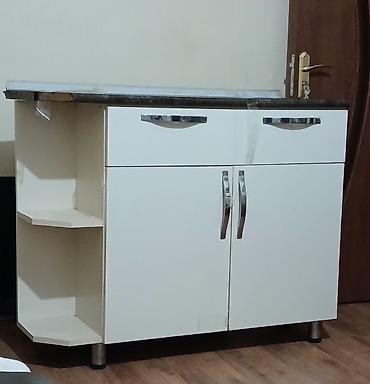 skaf: Mətbəx dolabı – komod tipli - Rəng: ağ korpus, tünd mərmər naxışlı — 1