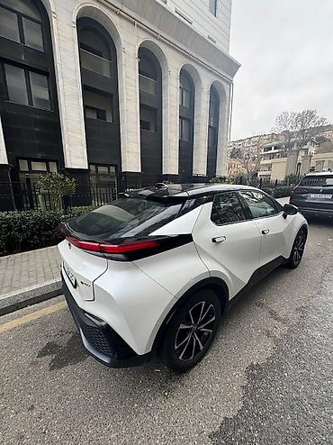 servis arabaları: Toyota C-HR: 1.8 l | 2024 il Krossover — 6