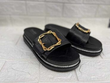 Papuče: 36-40
1600 din
Roba sa kosova na lalafo.rs — 1 Papuče: 36-40
1600 din
Roba sa kosova — 1