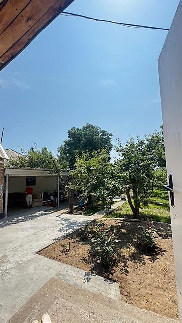 Продажа коттеджей и домов: 🏡✨ Продаётся уютный дом на берегу прекрасного Иссык-Куль ✨🏔️ 📍 Район — 9