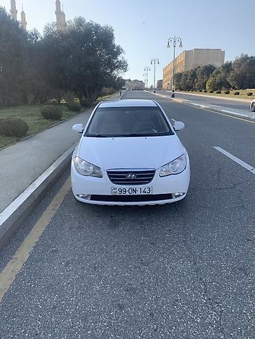 avante: Hyundai Elantra sedan – ağ rəng, 4 qapı, şəhər və tras üçün praktik — 5