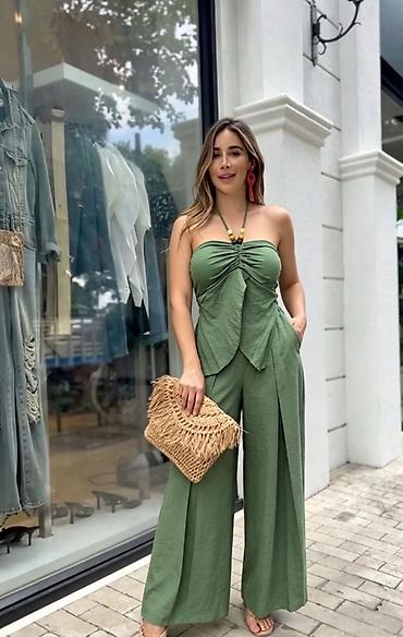 poslala: Ženski set – top bez bretela i široke pantalone
2999 din
S M L — 3