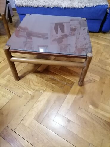 Stolovi: Stočić za dnevni ili. Ispravan. Oko 65/65/37. Ima dva ista. A — 9