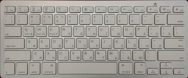 беспроводные клавиатура и мышь: • Беспроводная клавиатура с блютуз подключением, с возможностью