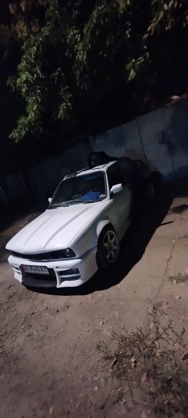 bwm самурай: Классический седан BMW E30, известный своей прочной конструкцией и