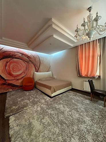 Долгосрочная аренда домов: 370 м², 6 комнат, Балкон застеклен, Забор, огорожен, Парковка — 15