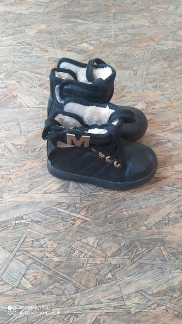 зимняя обувь детская: Продаются зимние сапожки б/у размер 27. цена 300 с.тел