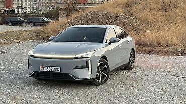 продаю авто ман: Geely Galaxy L6: 2025 г., 1.5 л, Автомат, Гибрид, Седан — 1