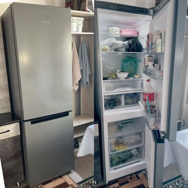режим 12 с: Холодильник Indesit, Б/у, Двухкамерный, De frost (капельный), 90 * 180 * 90