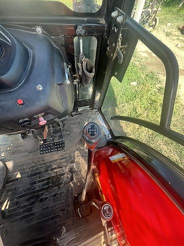 навесное: Трактор колесный 4x4, серия 704 (примерно 70 л.с.), с закрытой — 7
