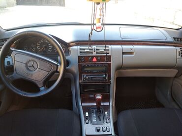 mercedes tülkü göz: Mercedes-Benz E 230: 2.3 l | 1995 il Sedan